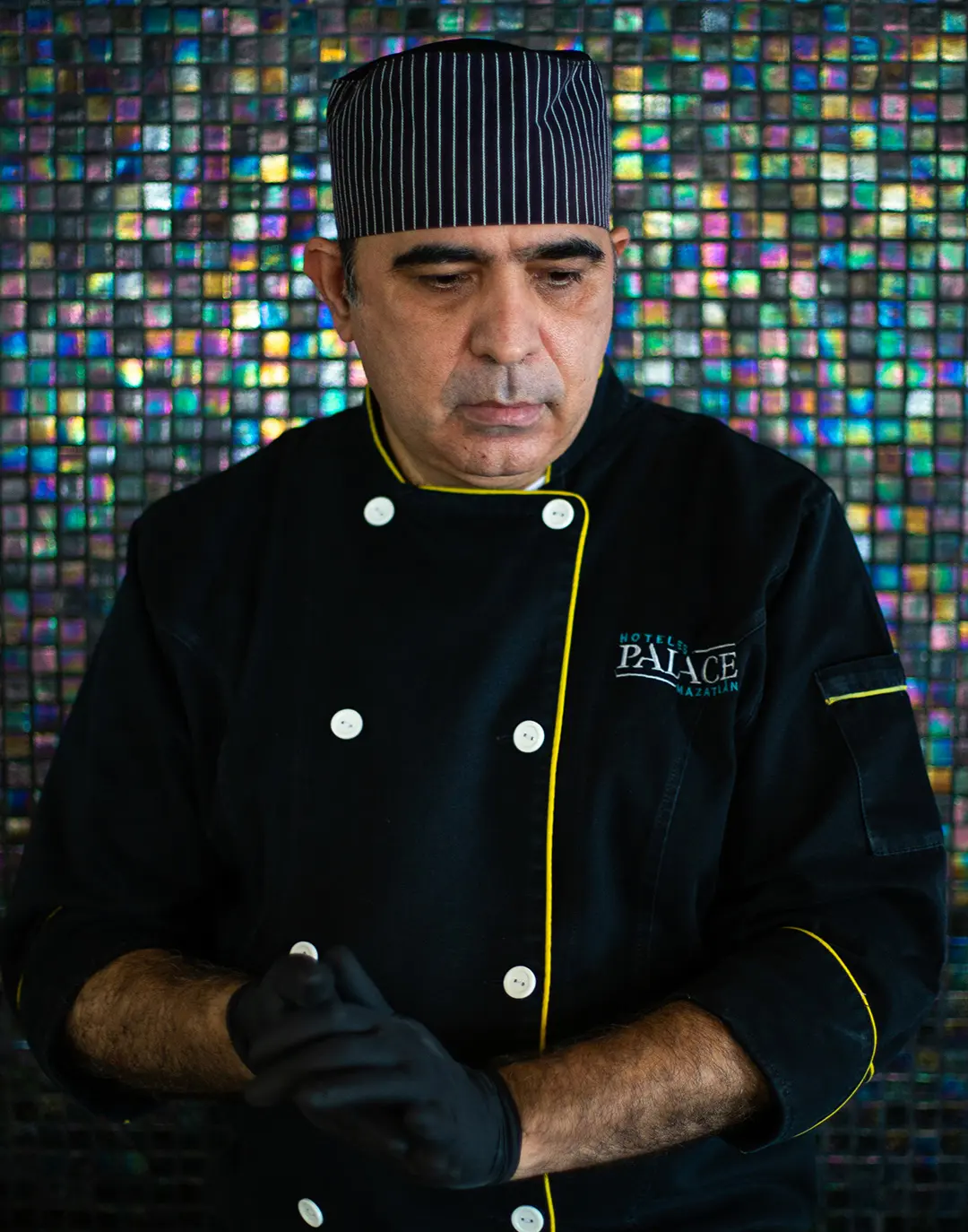 Chef Julio César López Vizcarra encargado de las especialidades de los restaurentes del Hotel Luna Palace Mazatlán